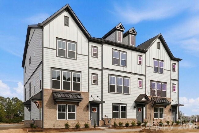 Building Photo - 411 Silver Star Blvd
