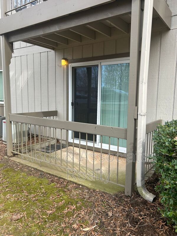 Photo - 2260 Sunderland Rd