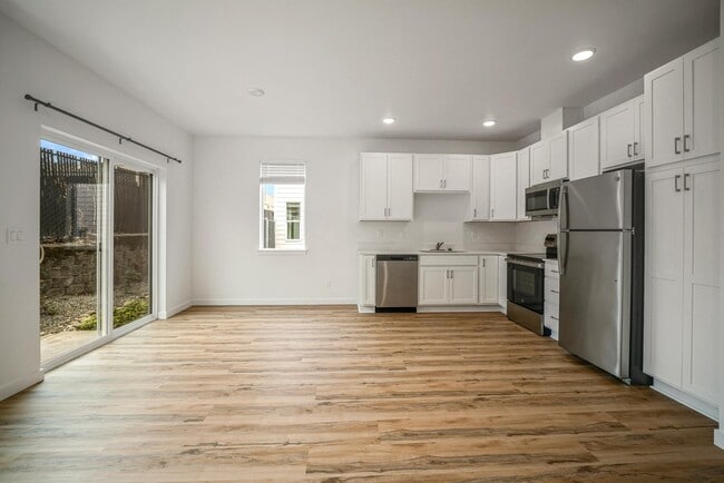 Photo - 1250 Baxter Rd SE
