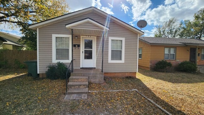 Building Photo - Coming Soon - Cute 2 bedroom, 1 bathroom h... Rental