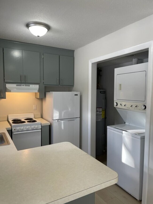 Photo - 492 East St Unidad A-12