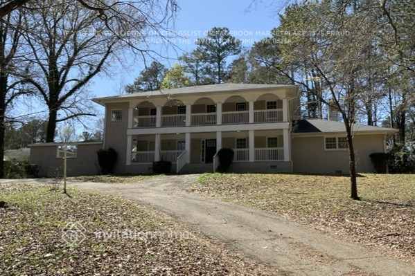 Building Photo - 5850 Whispering Pines Cir SW