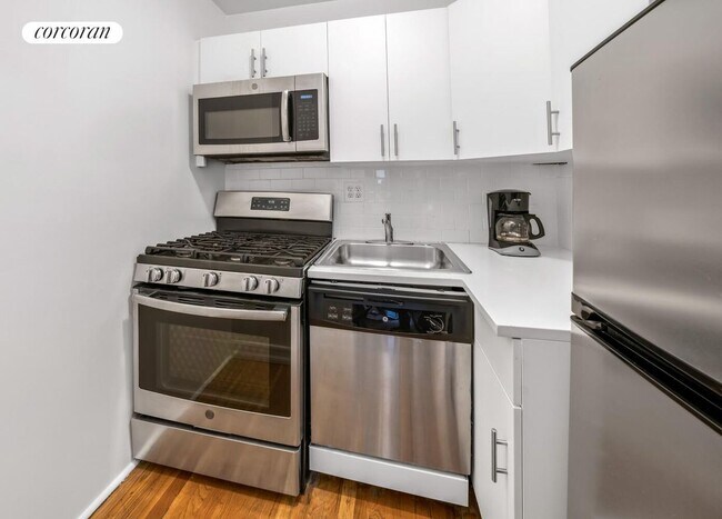 Photo - 120 E 19th St