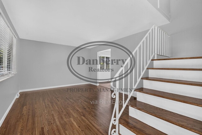 Photo - 6946 Kinsman Dr