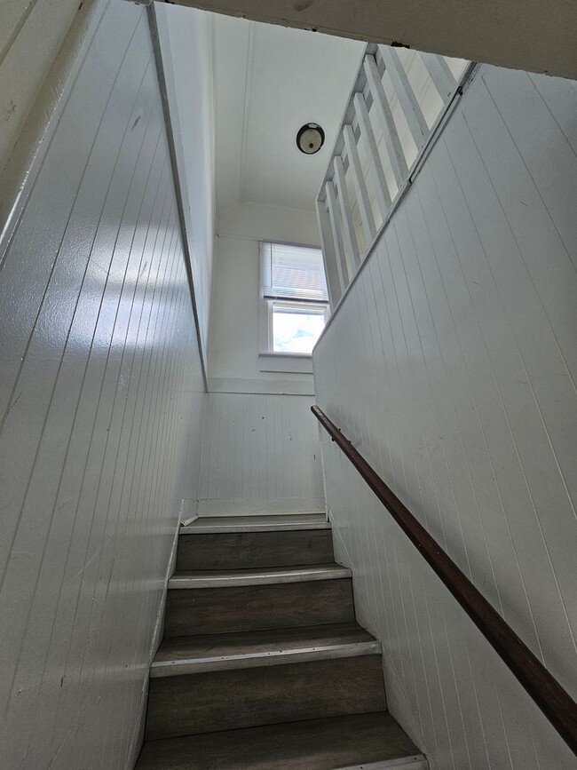 Photo - 415 12th St SE Unit Upper