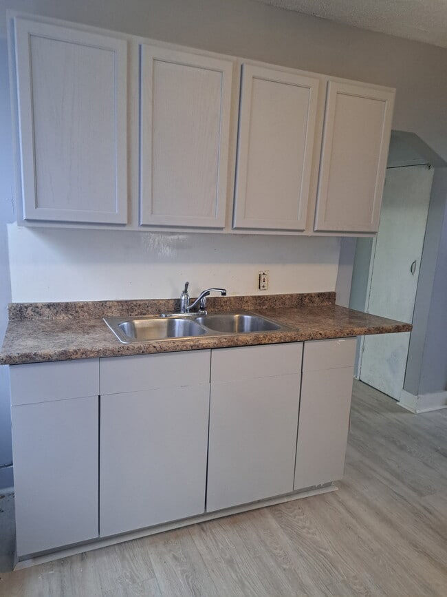 Photo - 5960 Chalmers St