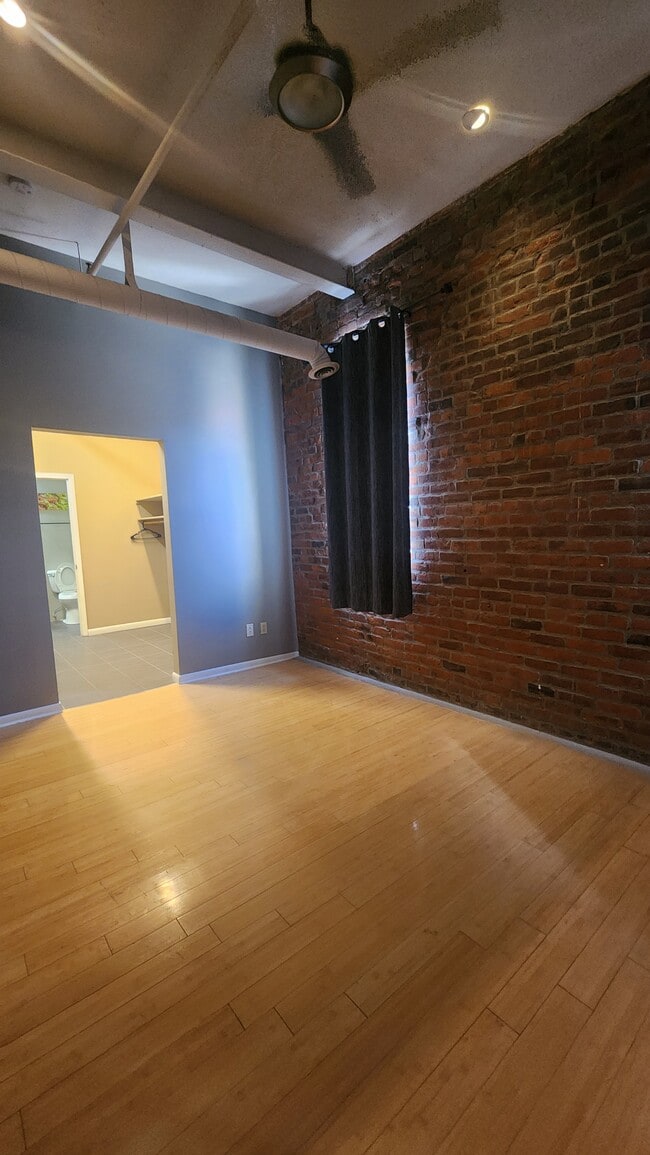 Photo - 1211 Howard St Unidad 302