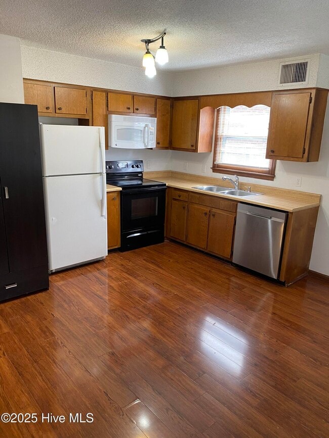 Photo - 3147 Caswell St