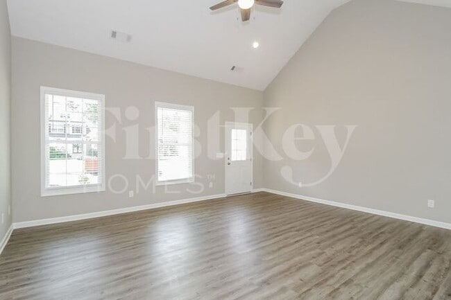 Photo - 724 Somersby Dr