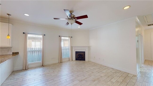 Photo - 6052 Magnolia Pl E