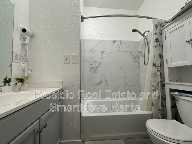 Photo - 1985 S 200 E