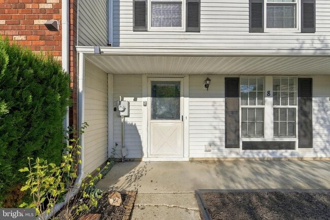 8 Victoria Manor Ct