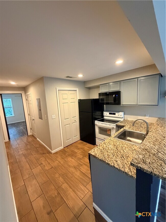 Photo - 1537 Post Rd