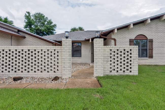 Photo - 967 Grand Canal St