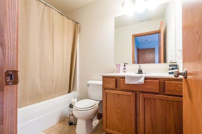Photo - Must See! 2 Bedroom 2.5 Bath Condo