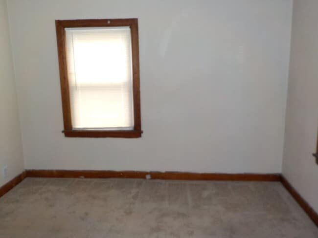 Photo - 815 W 7th St