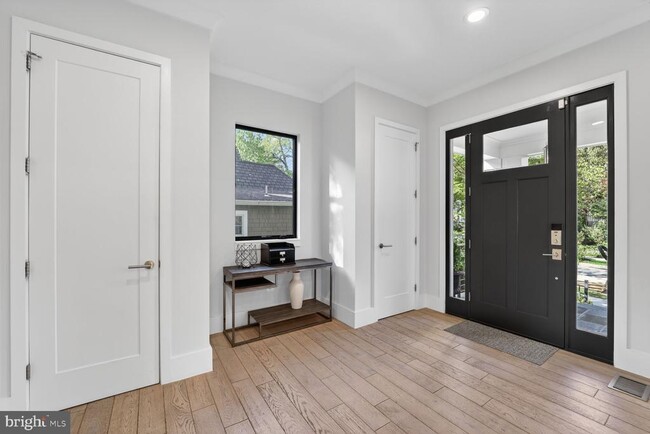 Building Photo - 5310 Dorsett Pl NW