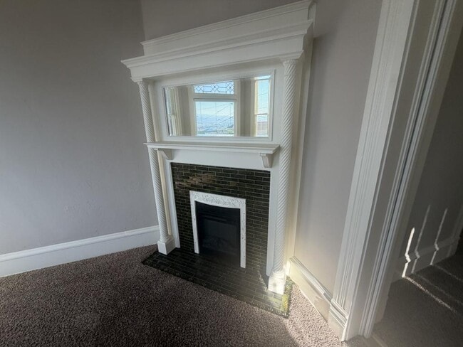Photo - 425 W Silver St