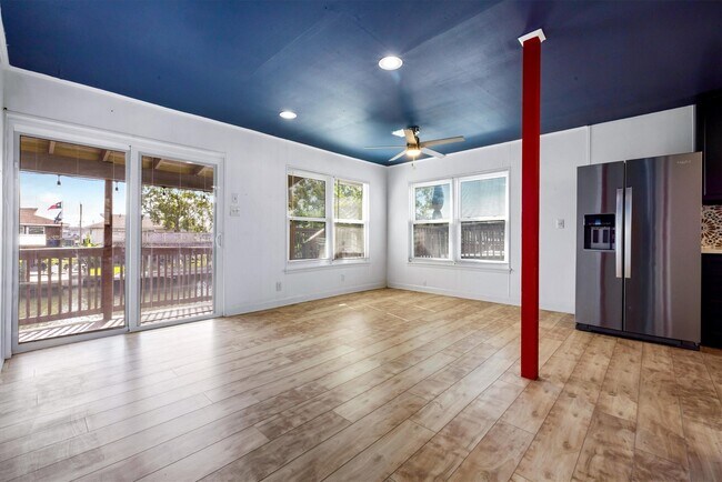 Photo - 370 Ling St Casa