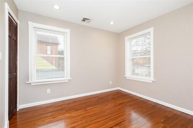 bed 1 - 204 Mill St Unit 1