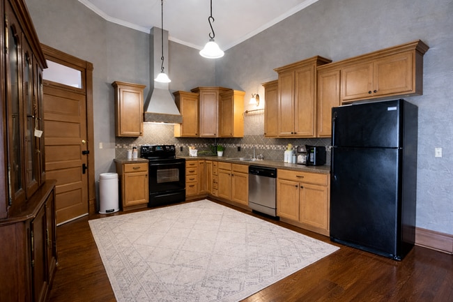 Photo - 208 1/2 E Oklahoma Ave