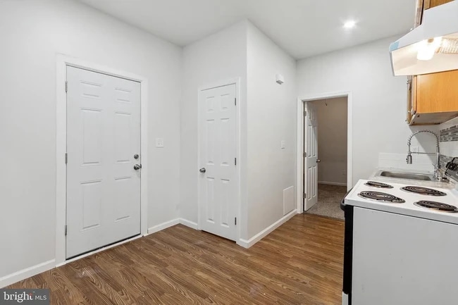 Photo - 830 W 3rd St Unit Apartment 1