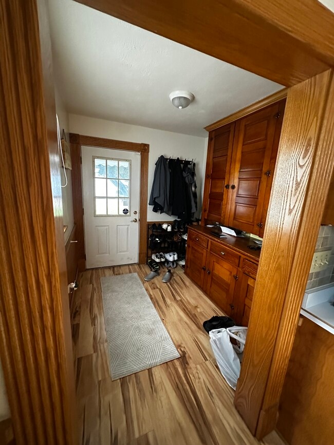 Photo - 923 W 2nd St