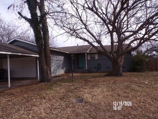 Building Photo - Great home located close to shopping and restaurants