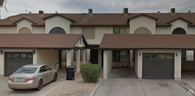 Building Photo - 304 E Lawrence Blvd C Unit C Rental