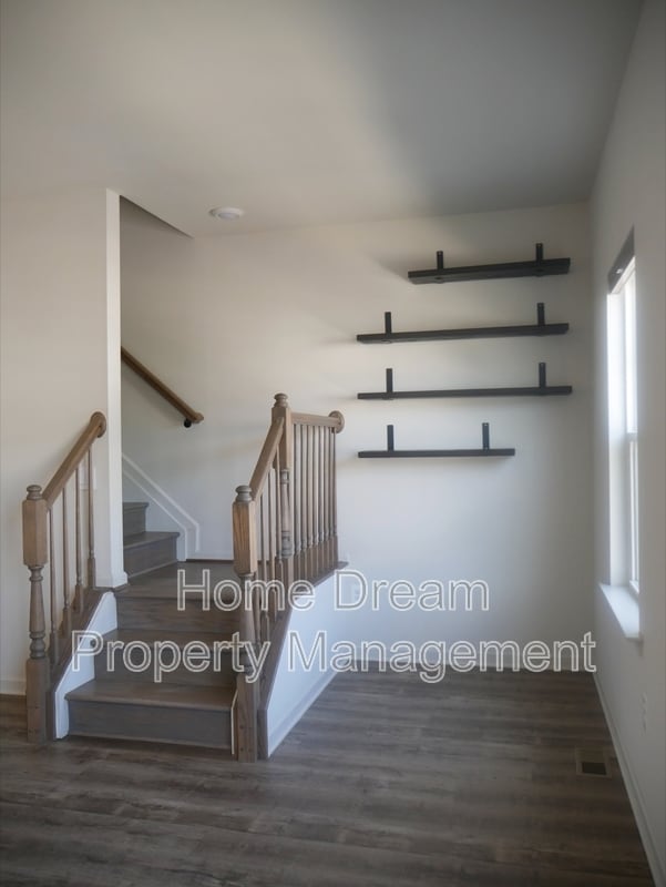 Photo - 2517 Drake Ln