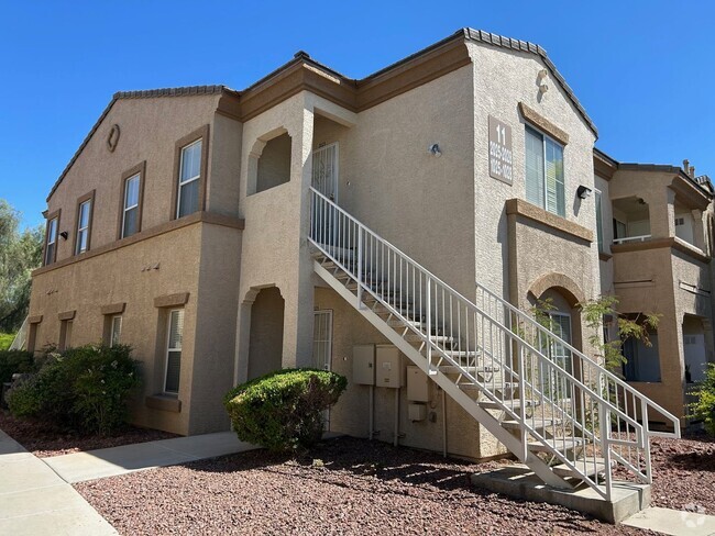 Building Photo - SPACIOUS 2 BEDROOM, 2 BATHROOM UPSTAIRS CO... Rental