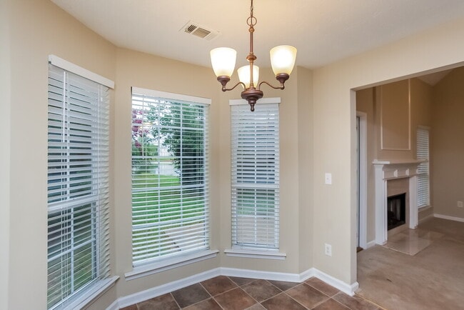 Photo - 384 Jasmine Dr