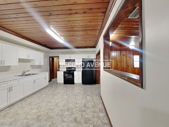 Photo - 6672 Vermillion St