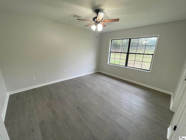 Photo - 121 Clearwater Cir