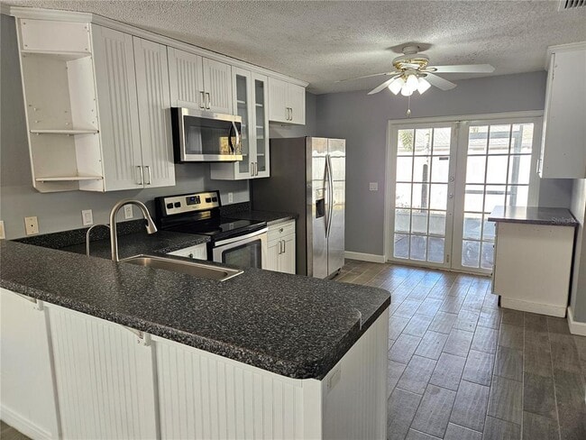 Photo - 272 Loyola Rd