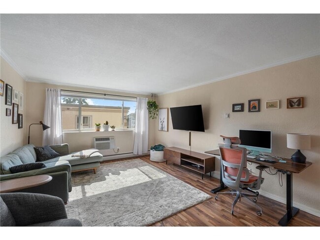 Building Photo - 3120 Hennepin Ave Unit 203