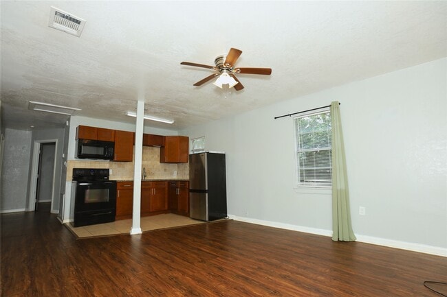 Photo - 713 S Valderas St