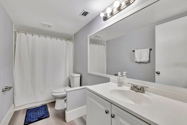Photo - 2200 S Cypress Bend Dr Unit 702