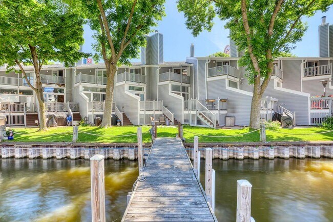 Photo - 1111 N Edison St Unit 1111