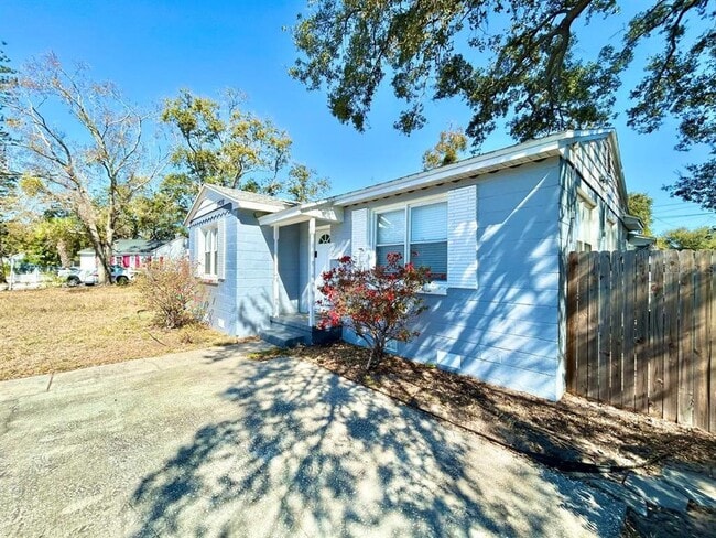 Photo - 2720 Edwards Ave S