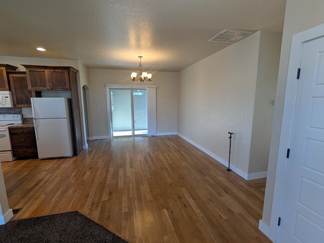 Photo - 400 S Curtis Rd