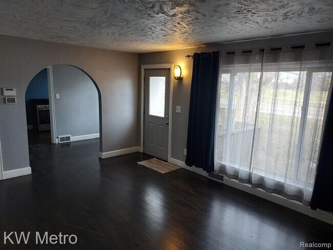 Photo - 57103 Grand River Ave