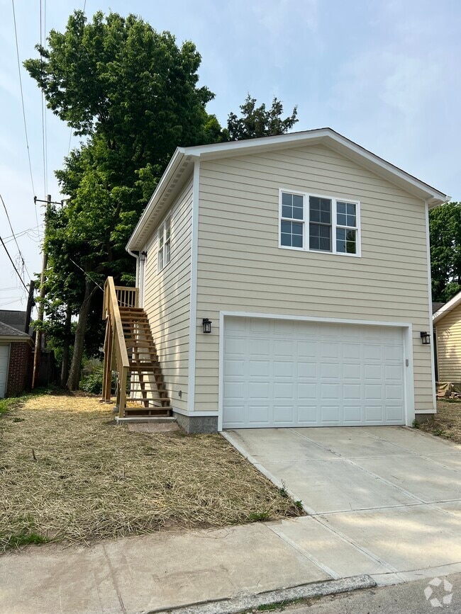 Building Photo - 4841 N Kenwood Ave Unit #2 Rental