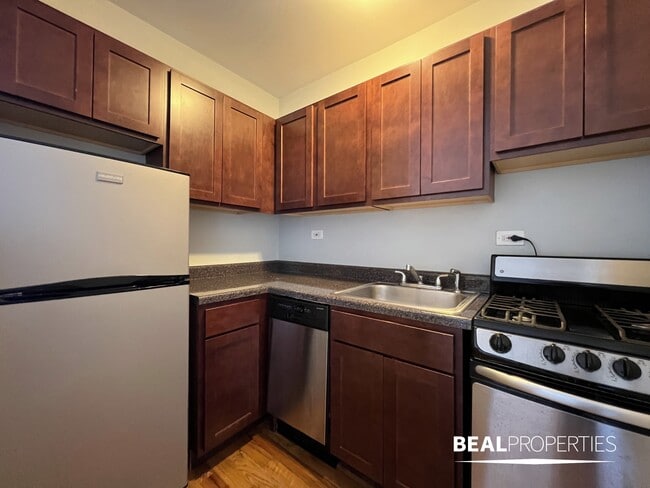 Photo - 818 W Diversey Pkwy Unit Studio