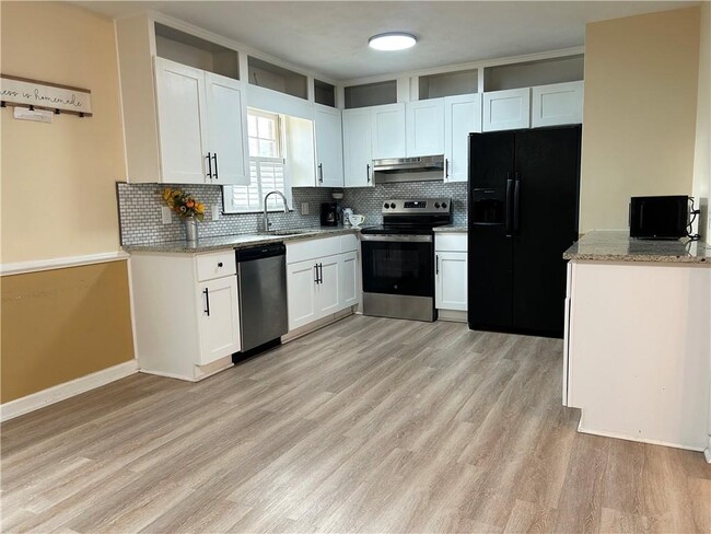 Photo - 1005 Eastview Rd NE