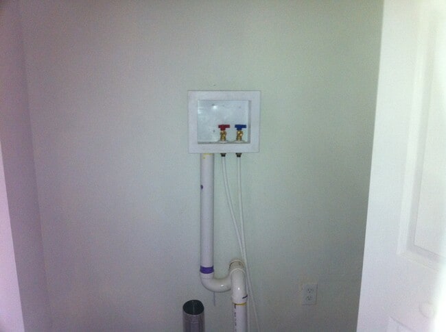 Conexión para lavadora y secadora - 501 Bourne Ave Unidad 1