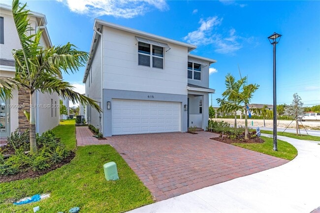 Photo - 615 NE 1st Ave