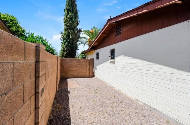 Photo - 3140 E Caballero St