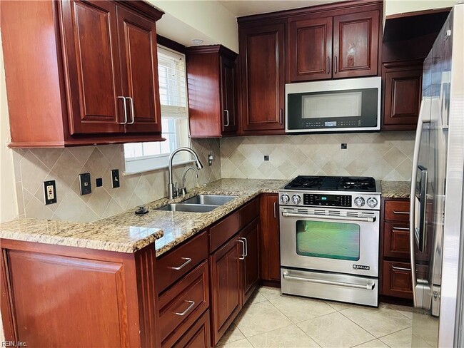 12904 Daybreak Cir