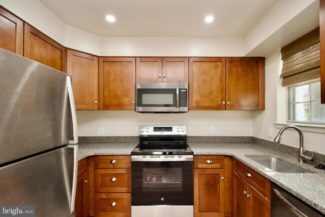 Photo - 2812 S Wakefield St Unit B